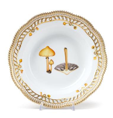 A Flora Danica Bowl with Mushrooms, "Agaricus nitens Vahl", - Works of Art