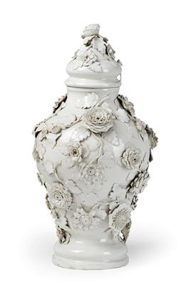 An Early Covered Vase with Lavish Sculptural Sprigs of Flowers and Leaves, Cover with Large Rose Finial, - Antiquariato