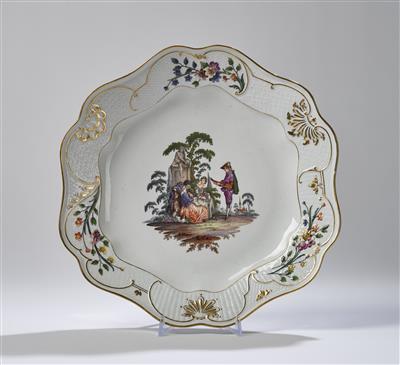A Large Decorative Plate, - Antiquariato