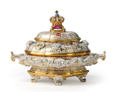 A Crown Tureen with Cover ‘Drüselkästchen’ with the Saxon-Polish-Lithuanian Coat of Arms, - Starožitnosti