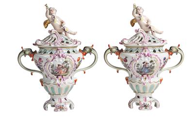 A Pair of Covered Vases, - Antiquariato