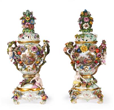 A Pair of Potpourri Vases with Cover and Base, - Antiquariato