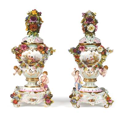 Paar Potpourri-Vasen mit Deckeln und Sockeln, - Möbel und Antiquitäten