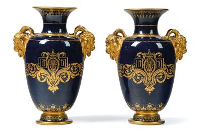 Paar prachtvolle Vasen, - Möbel und Antiquitäten