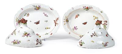 A Pair of Covered Serving Plates, - Starožitnosti
