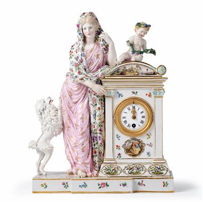 Porzellan-Uhrgehäuse mit Uhrwerk und der Genie der Zeit, - Möbel und Antiquitäten
