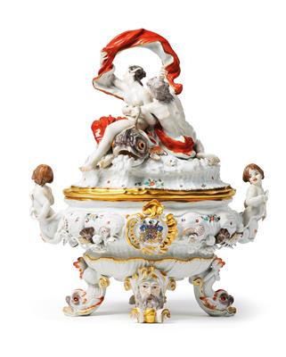 A Tureen with ACIS and GALATEA from the “Swan Relief” Dinner Service for Count Brühl with the Brühl-Kolowrat-Krakowsky Alliance Coat of Arms, - Antiquariato