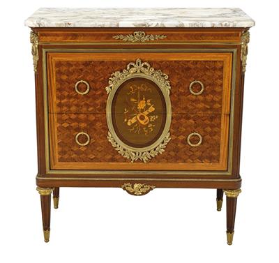 A Dainty French Salon Chest of Drawers, - Antiquariato