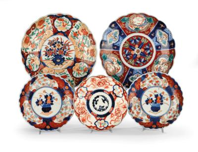 5 Imari Plates, Japan, 19th and 20th Century, - A Styrian Collection II