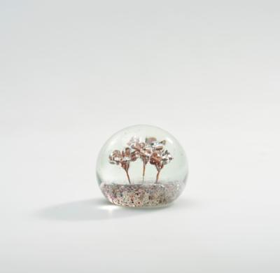A Paperweight with Floral Motifs, Bohemia, Early 20th Century - A Styrian Collection II