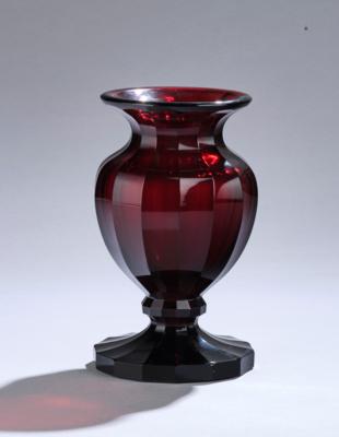 A vase, probably designed by Alexander Pfohl, c. 1921, executed by Josephinenhütte, Petersdorf - A Styrian Collection II