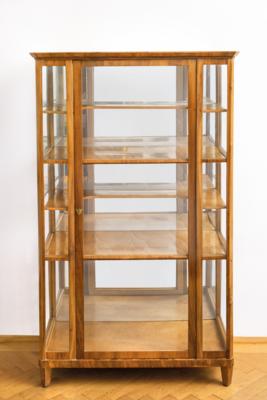 A Biedermeier Display Cabinet, - Vídeňská Sbírka