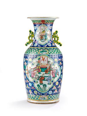 A ‘Famille Rose’ Vase, China, Late Qing Dynasty, - Vídeňská Sbírka