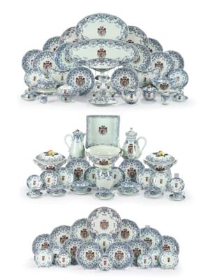 A Large Service with the Coat of Arms of the Princely (Comital) House of Kinsky, Faïencerie de Gien, Late 19th Century, - Una Collezione Viennese