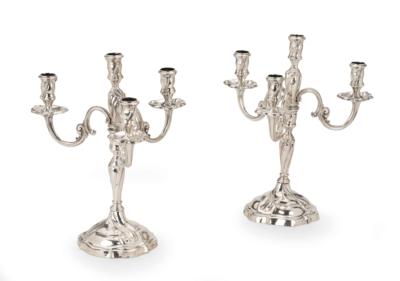 Paar Augsburger Kerzenleuchter mit vierflammigen Girandoleinsätzen, - Eine Wiener Sammlung