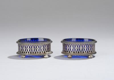 A Pair of Sheffield Victorian Condiment Bowls by Mappin & Webb, - Una Collezione Viennese II