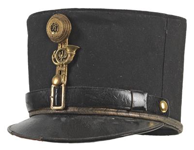 Schwarze steife Kappe zur Dienstuniform - Antique Arms, Uniforms and Militaria