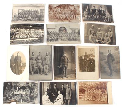 Konvolut 70 Fotos - Historische Waffen, Uniformen, Militaria