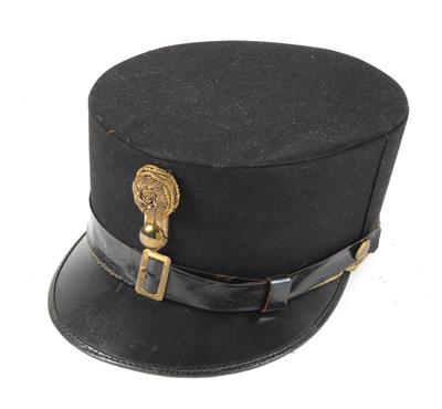 Steife schwarze Kappe für einen Offizier der k. u. k. Armee, - Starožitné zbraně