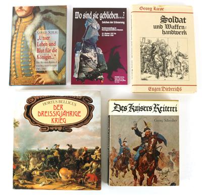 Konvolut Bücher, - Historische Waffen, Uniformen, Militaria - Schwerpunkt österreichische Gendarmerie und Polizei