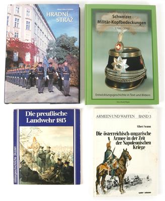 Konvolut Bücher 8 Stück: - Historische Waffen, Uniformen, Militaria - Schwerpunkt österreichische Gendarmerie und Polizei