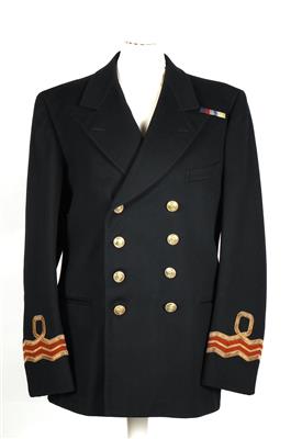 Blaue Bordjacke für einen 'Dentist-Lieutenant-Commander' des Royal Navy Volunteer Reserve Corps, - Historische Waffen, Uniformen & Militaria