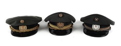 Konvolut von 11 Kopfbedeckungen des Bundesheeres der 2. Österr. Republik, - Historische Waffen, Uniformen & Militaria