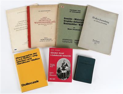 Konvolut von 2 waffenkundlichen Fachbüchern und 5 Dorotheum-Katalogen: - Historische Waffen, Uniformen & Militaria