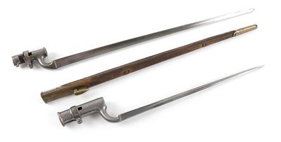 Konvolut von zwei englischen Tüllenbajonetten, - Historische Waffen, Uniformen & Militaria