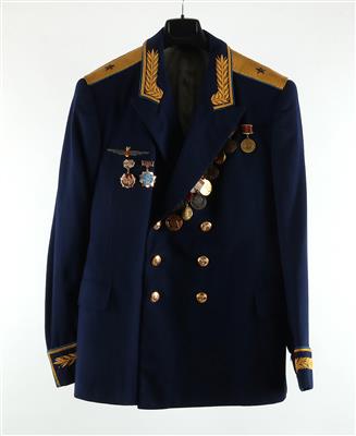 Parade-Uniform eines Generals der sowjetischen Luftwaffe um 1970, - Armi d'epoca, uniformi e militaria