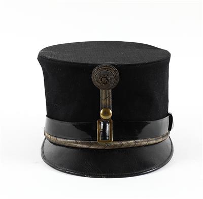 Schwarze steife Kappe für k. u. k. Offiziere, - Historische Waffen, Uniformen & Militaria