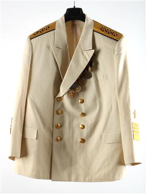 Weiße Uniform eines 3-Sterne-Admirals der sowjetischen Marine um 1970, - Historische Waffen, Uniformen & Militaria
