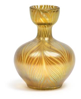 A small vase by Lötz Witwe, - Secese a umění 20. století