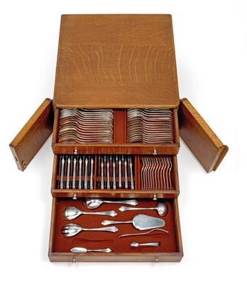 A German 105-piece cutlery set in oakwood box, - Jugendstil e arte applicata del XX secolo