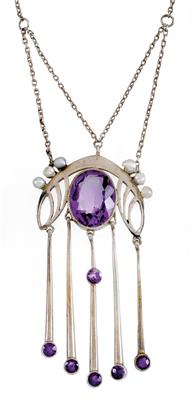A chain and pendant, - Jugendstil e arte applicata del XX secolo