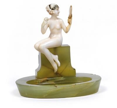 Ferdinand Preiss (1882-1943), A small "Powder Puff" figurine on a dish shaped base, - Jugendstil e arte applicata del XX secolo