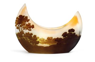 An overlaid and etched glass bowl by Gallé, - Secese a umění 20. století