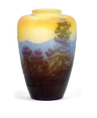 An overlaid and etched glass vase by Gallé, - Secese a umění 20. století