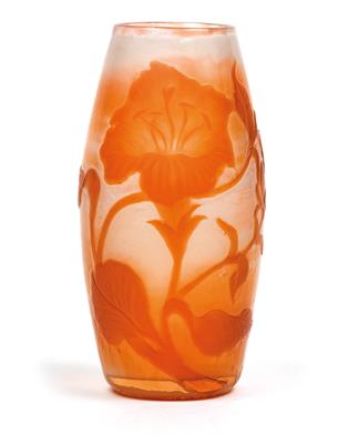 An overlaid glass vase by Muller Frères, - Jugendstil e arte applicata del XX secolo