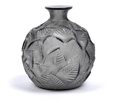 A René Lalique moulded “Ormeaux” vase, - Jugendstil and 20th Century Arts and Crafts