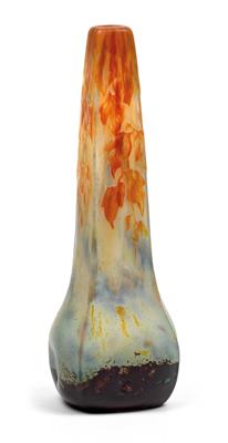 An overlaid glass vase with long neck by Daum, - Jugendstil e arte applicata del XX secolo