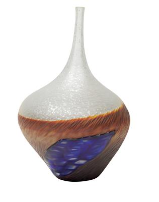 Tsuchida Yasuhiko* (born in 1969), An overlaid vase with long neck, - Jugendstil e arte applicata del XX secolo