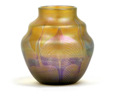 A vase by Louis Comfort Tiffany, - Jugendstil e arte applicata del XX secolo