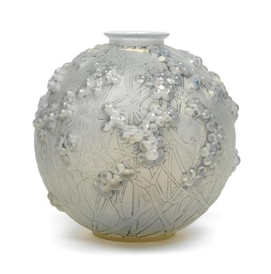 A moulded “Druide” vase by René Lalique, - Jugendstil e arte applicata del XX secolo