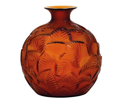 A moulded “Ormeaux” vase by René Lalique, - Jugendstil and 20th Century Arts and Crafts
