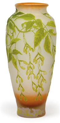 An overlaid and etched glass vase by Gallé, - Jugendstil e arte applicata del XX secolo