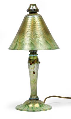 A small table lamp by Louis Comfort Tiffany, - Jugendstil e arte applicata del XX secolo