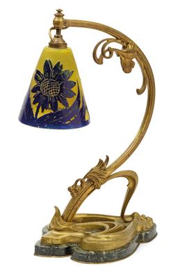 A French overlaid and etched table lamp, - Jugendstil e arte applicata del XX secolo