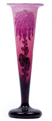 An overlaid and etched moulded “Dahlias” vase by Verrerie Schneider, - Jugendstil and 20th Century Arts and Crafts