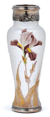 A French etched glass vase, - Jugendstil e arte applicata del XX secolo